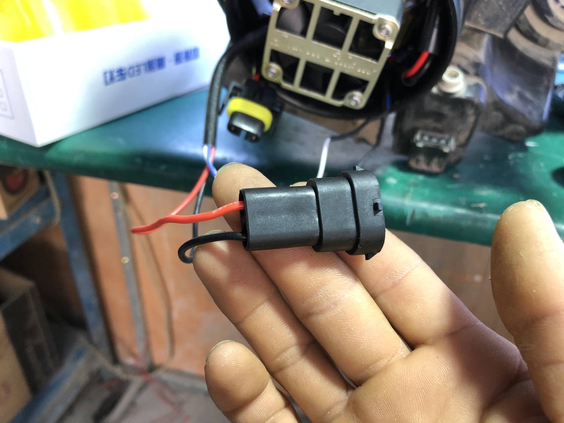 指南者改装自动大灯教程,指南者怎样自己更换车灯