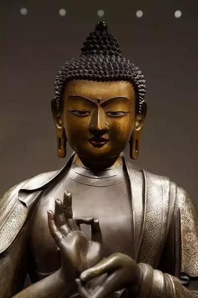 清代铜鎏金佛像的鉴定,清代铜鎏金无量寿佛像