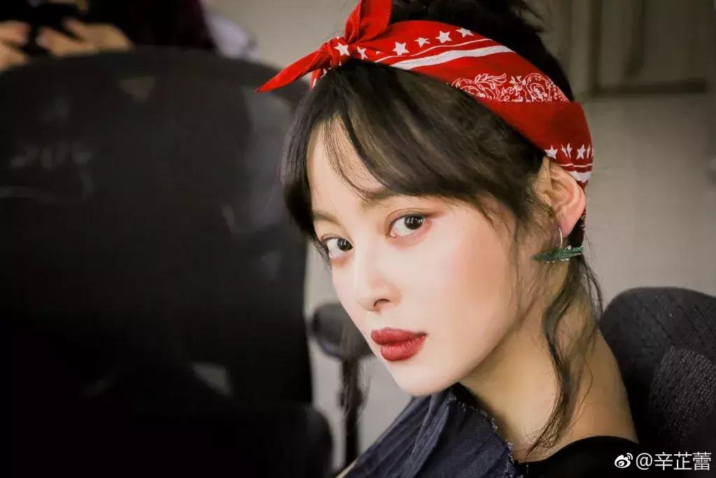 脸大适合辛芷蕾发型么,辛芷蕾中长锁骨发层次发型图片