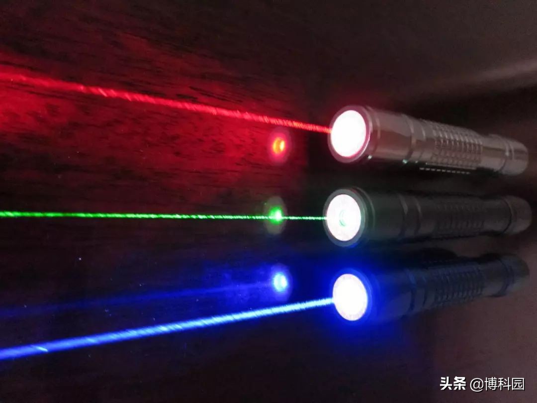 完美的光源！随机反激光器，完全吸收某种颜色的光