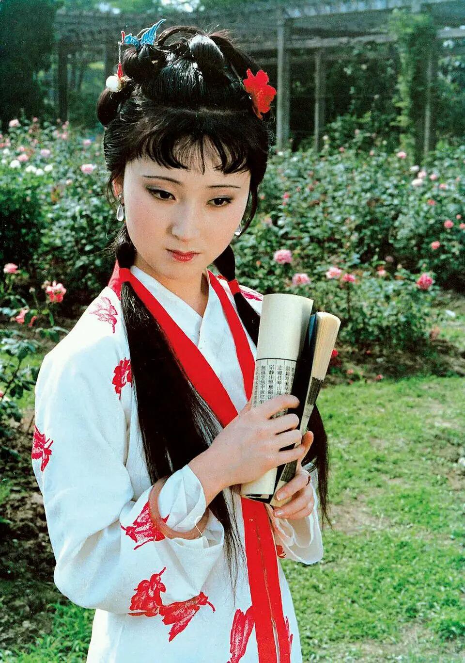 2段婚姻，和丈夫剃度出家，41岁病逝，父亲跪在地上埋怨自己