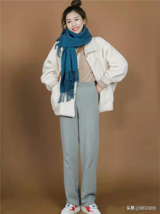 黑色的羊羔毛怎么搭配,羊羔毛和羊毛哪款穿上会显瘦