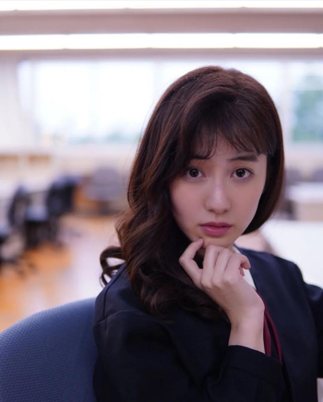 她是纯欲风的病娇女，被15家公司疯抢，昭和系甜妹有多大魅力？