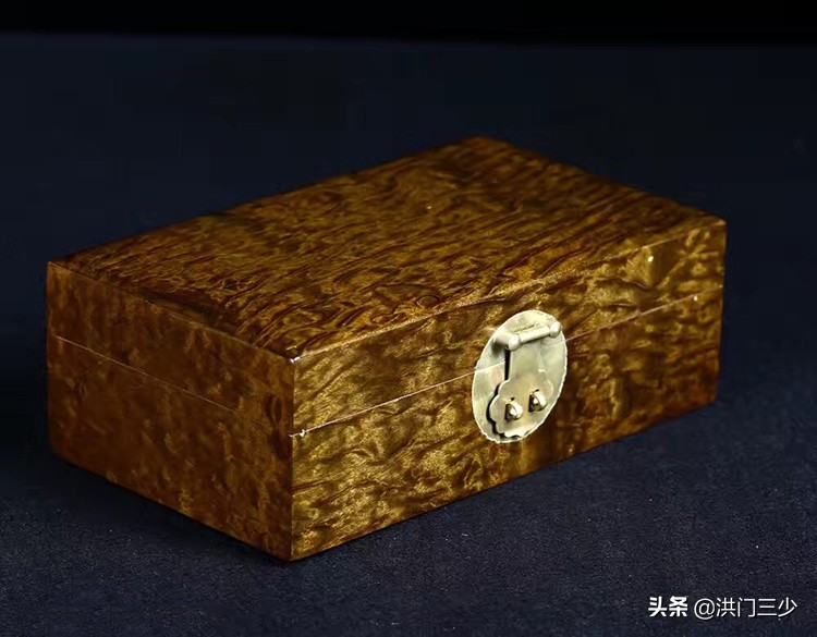 现在开定制家具厂前景怎么样,现在开一家日用品厂值得投资吗