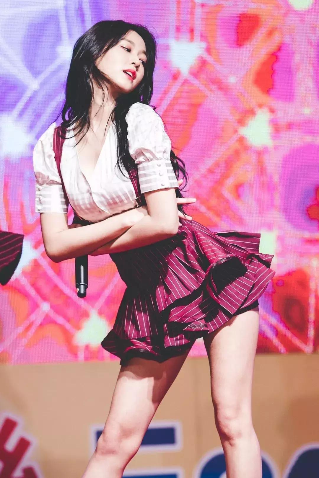 她被称为“女团性感标杆”,你评评理