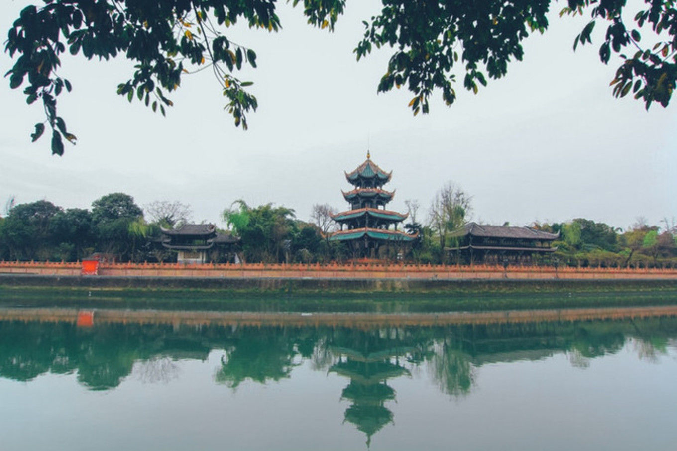 鍥涘窛澶у鏈涙睙鏍″尯娓歌,鍥涘窛澶у鏈涙睙鏍″尯鏅偣