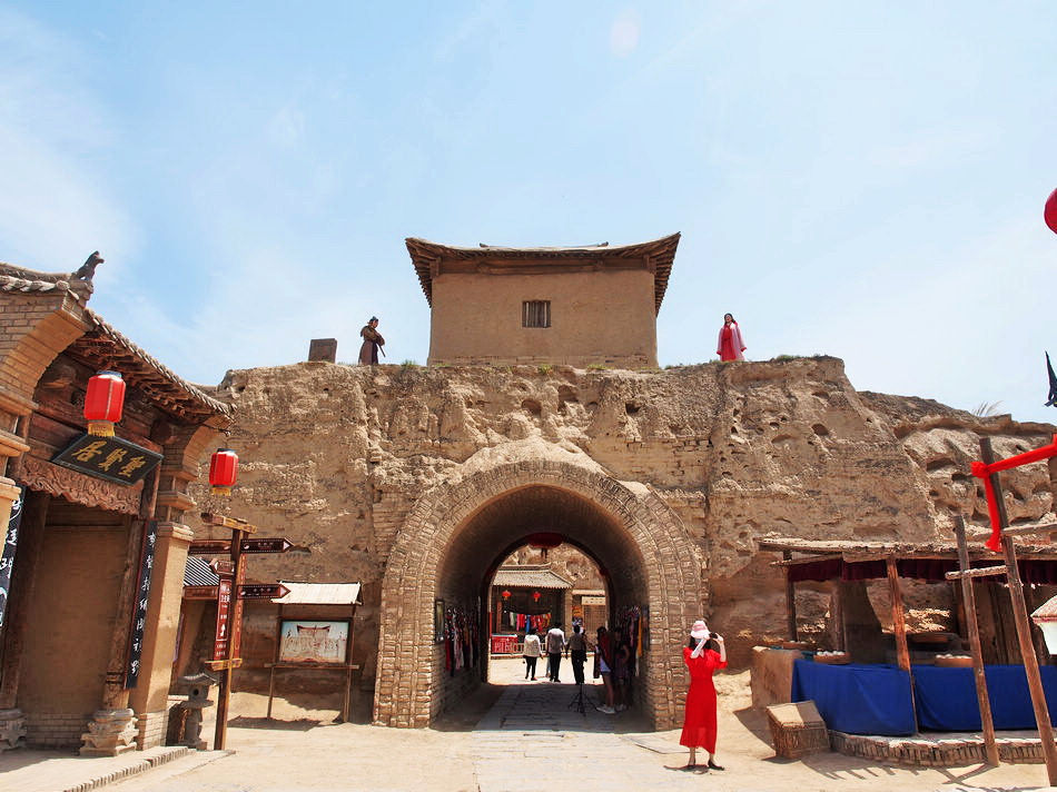 跟着星爷和老谋子的电影,去逛这座大名鼎鼎的西北影视城堡