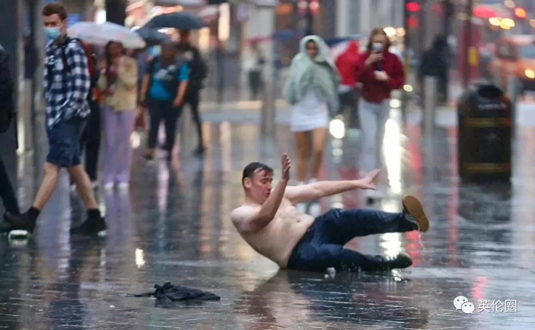 街头斗殴、醉酒裸奔...一大波短裙男子不顾警告涌入伦敦