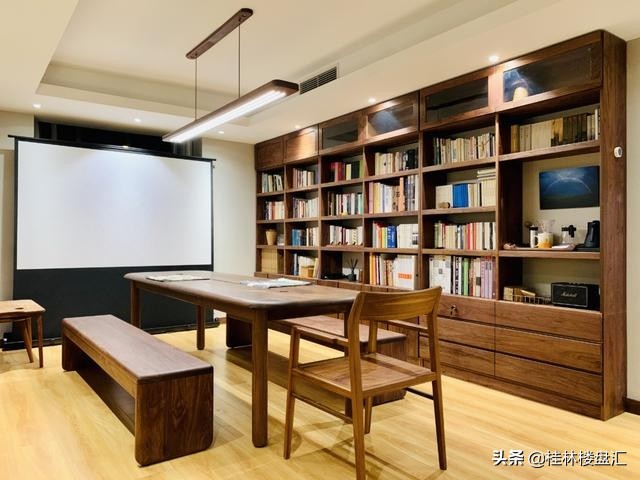 客厅沙发与大桌子的组合,客厅桌子代替沙发