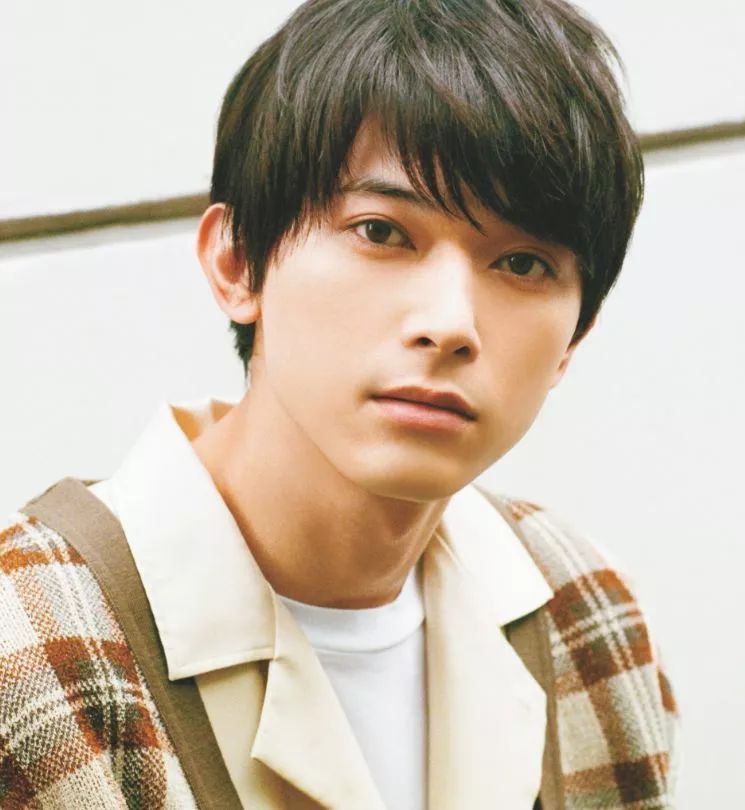 这个可盐可甜可狼的94年小鲜肉，简直就是漫画里走出来的男主角！