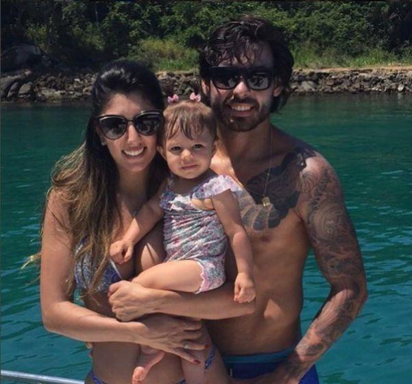 高拉特双胞胎儿子将出生！妻子广州家中挺大肚夫妻已备好豪华座驾