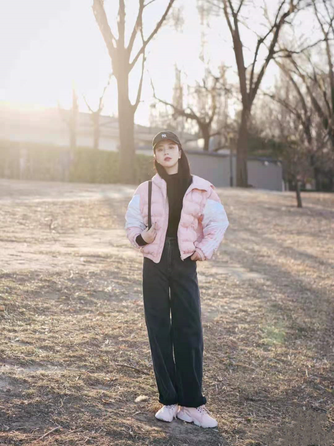 冬季羽绒服整套穿搭推荐显瘦,小个子不臃肿羽绒服90白鸭绒pu皮