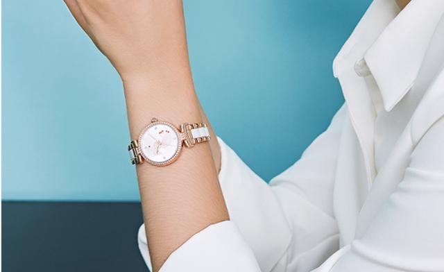 杨紫同款，Fossil欧美时尚水钻表！戴上它璀璨光华，亮如繁星