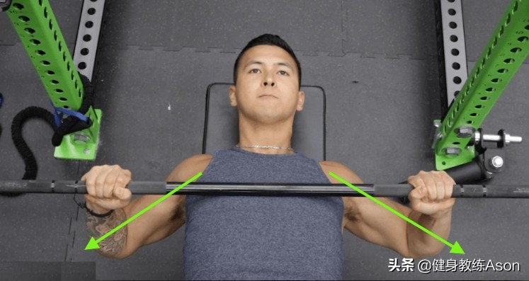 杠铃卧推右肩膀痛恢复后使不上劲,杠铃卧推肩膀容易酸得不行