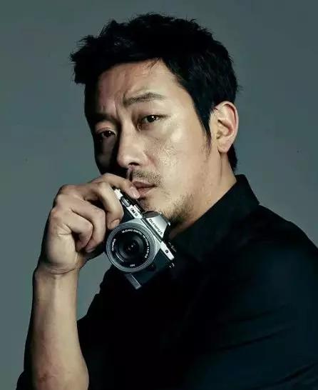 曾三度夺下“韩国影帝”，人品演技俱佳的他竟被爆吸毒？