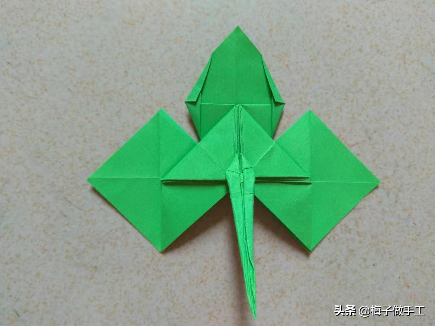 折纸玫瑰怎么折又简单又漂亮,海绵纸折玫瑰花的步骤图解