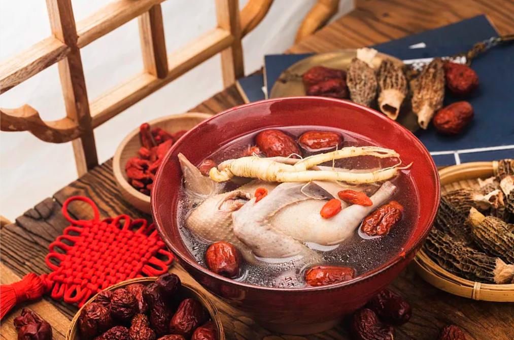 一鸽胜九鸡鸽子怎么吃才补身体,一鸽胜九鸡教你在家煲药膳鸽子汤