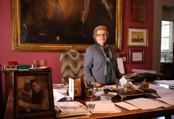 林允纪梵希代言,林允菲拉格慕香水