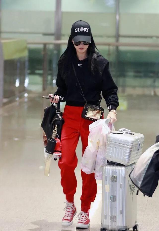 张柏芝大胆挑战“露胃装”，这造型一般人hold不住