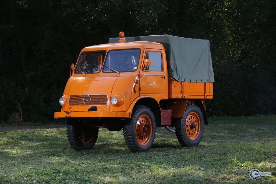 一个可以拉火车的四驱车，曾被吉尼斯世界纪录表彰