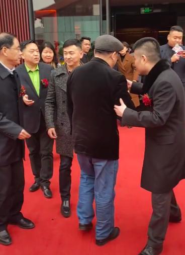 姜昆之前穿西服,姜昆穿大褂配西服图片