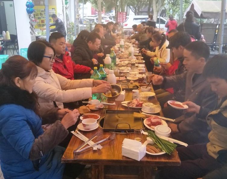 图片过于真实，MIIN车友会小姐姐最多，普拉多车友会都是大叔