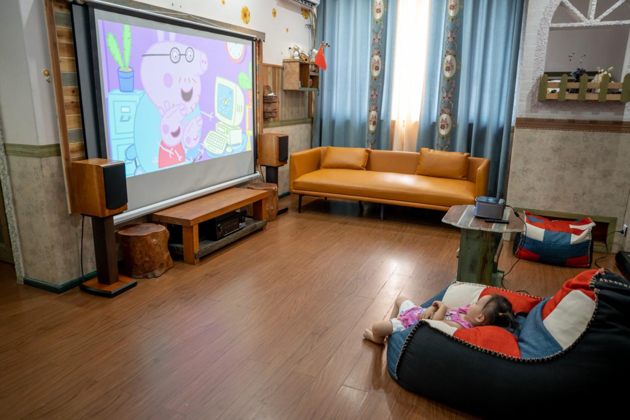 智能投影幕布,微投影坚果