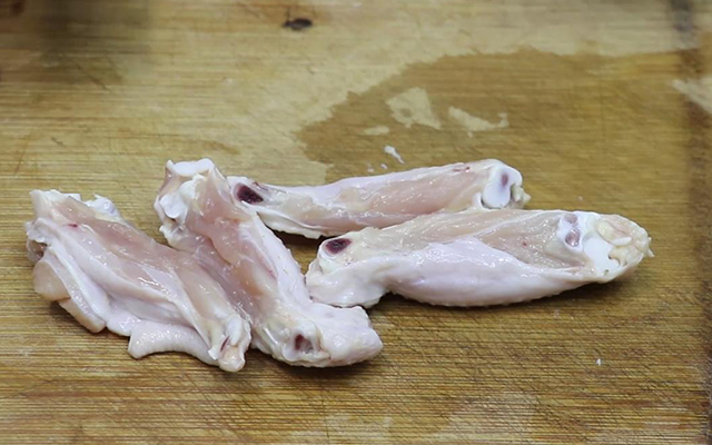 鸡翅这样做，外焦里嫩，口味独特，做法简单，刚出锅就被吃光了