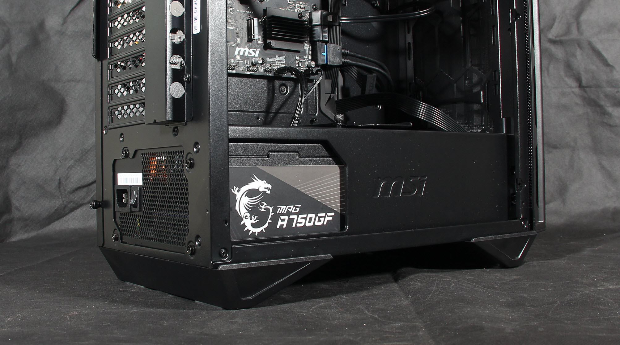 有一种含蓄叫锐龙，明明是个高手，偏偏装作很平庸