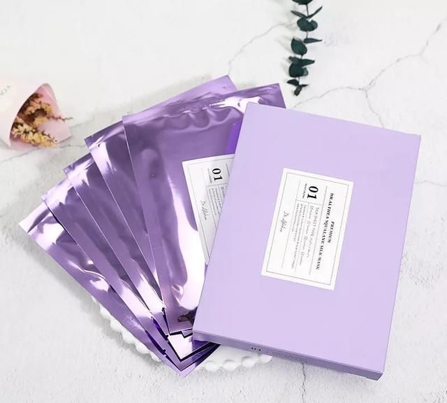 冬天需要一款超强补水面膜,一年四季都在做补水的女人