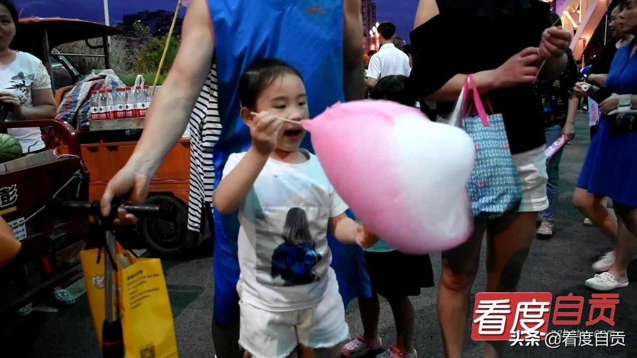 体验不一样的地摊经济,感受地摊经济呼吸别样的烟火味