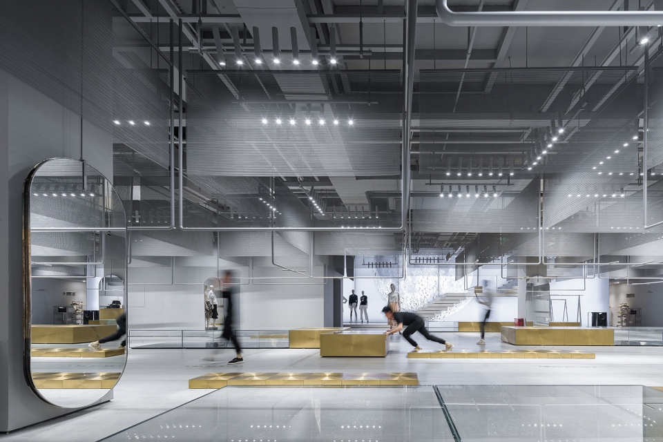 ur华师旗舰店,ur莘庄旗舰店