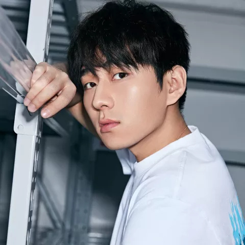 韩庚半隐退当老板，“胡歌接班人”的他却不温不火。