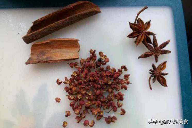 炖排骨里面放什么软烂入味,炖排骨时牢记调料