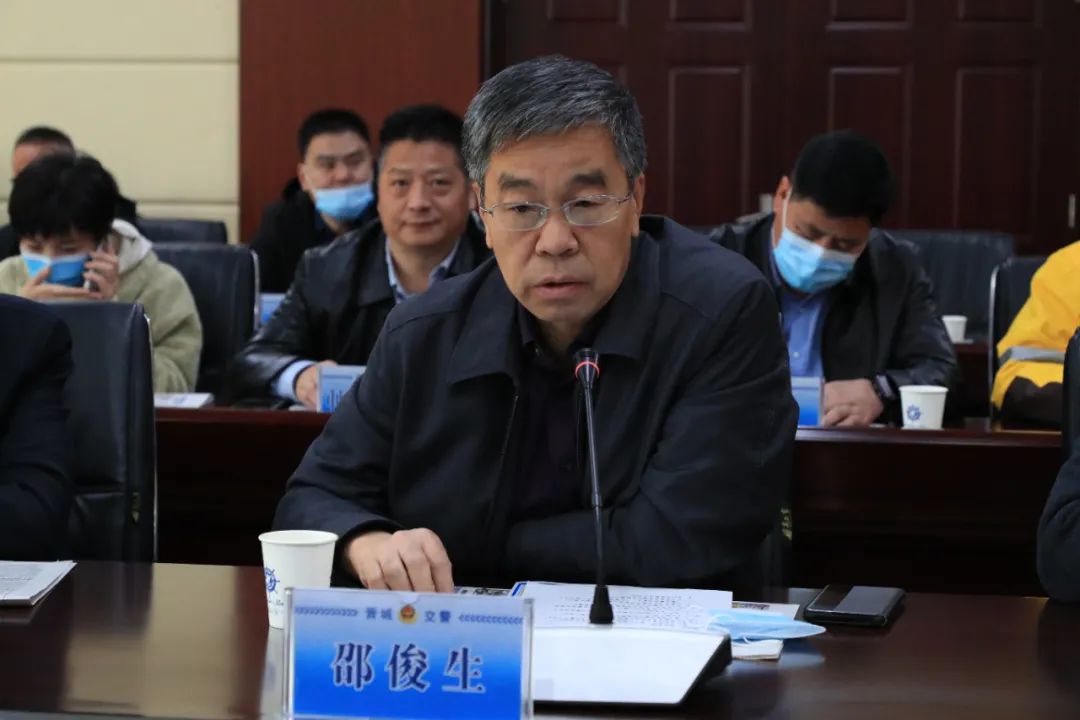 交警中队向人大汇报,晋城交警连心桥