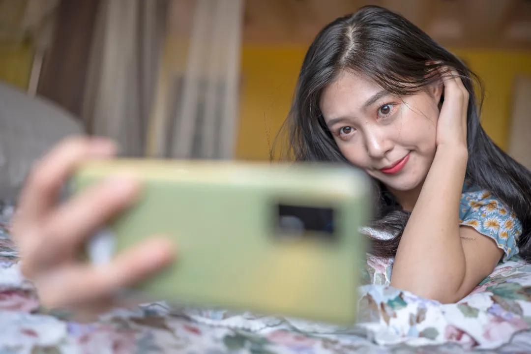 realmeq3是一款直面屏手机吗,realme最具性价比的千元机