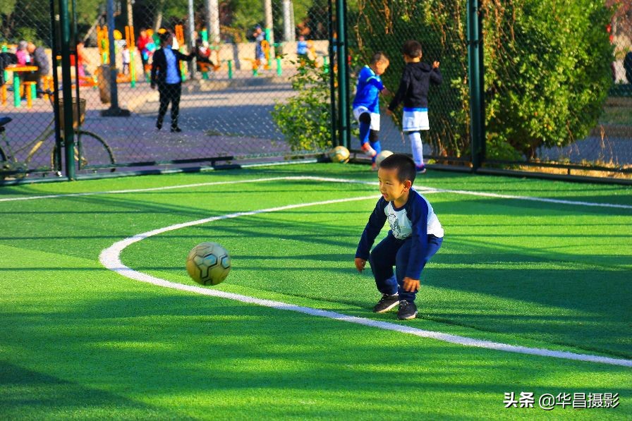 儿童足球训练搞笑瞬间,小孩足球训练10个基本动作