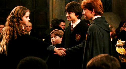 男女礼仪握手常识,握手的礼仪常识和讲究