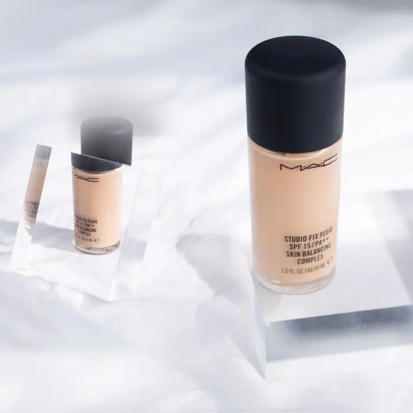 雅诗兰黛持妆无瑕保湿气垫粉底液,遮瑕好又不拔干的气垫粉底液推荐