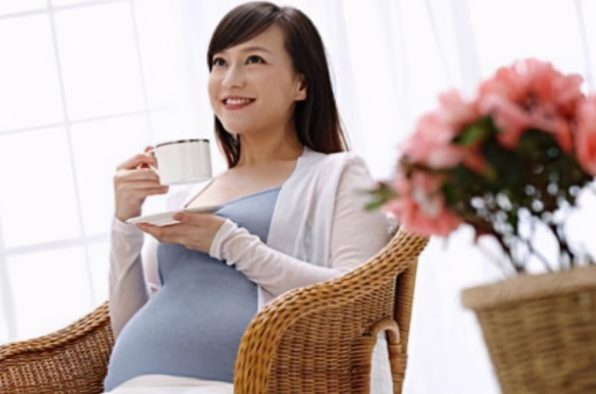 孕妈喝水宝宝会怎样,孕妈喝水
