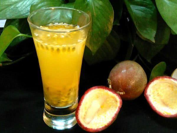 百香果到底应该怎么吃,百香果湿皮能直接泡水喝吗