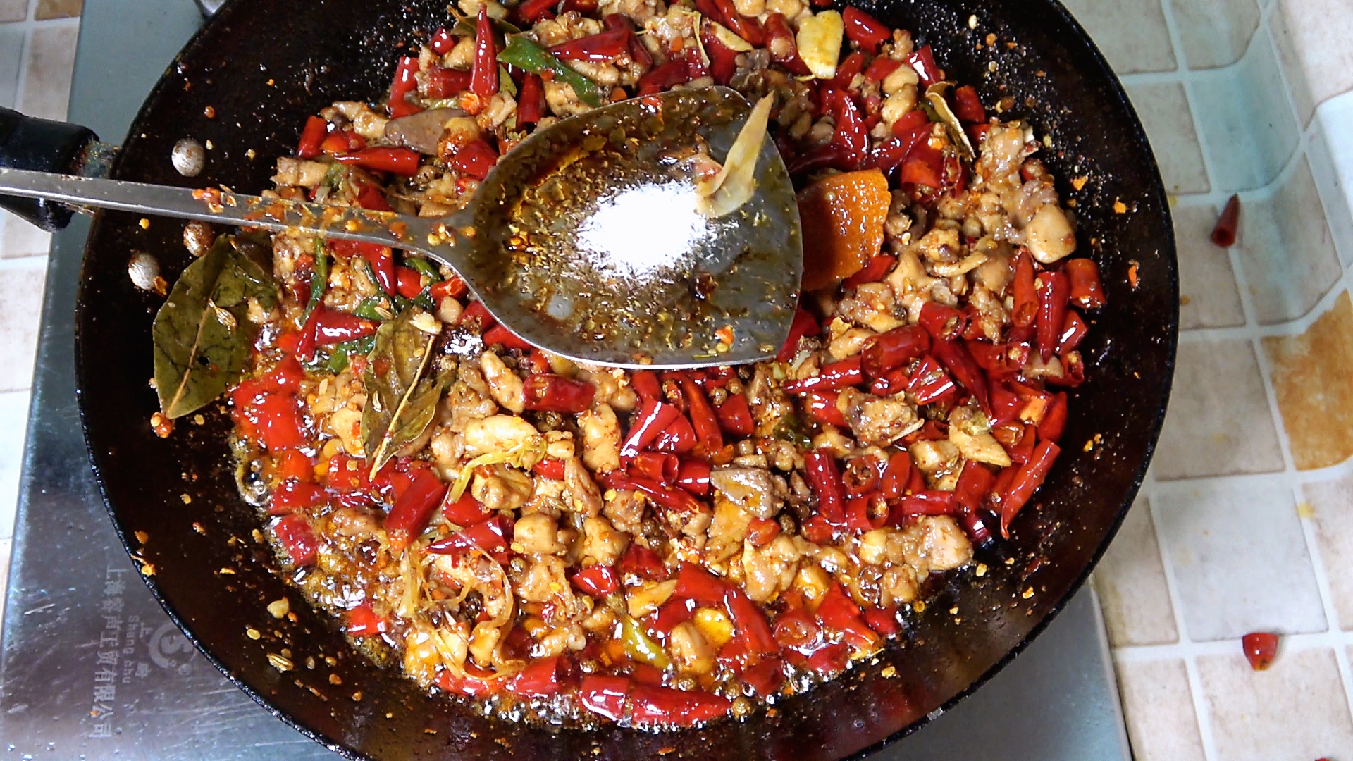 四川自贡正宗冷吃兔是兔肉吗,自贡冷吃兔辣椒与兔肉的比例