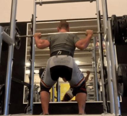 国内自行车运动员深蹲数据,大腿围度80公分的人