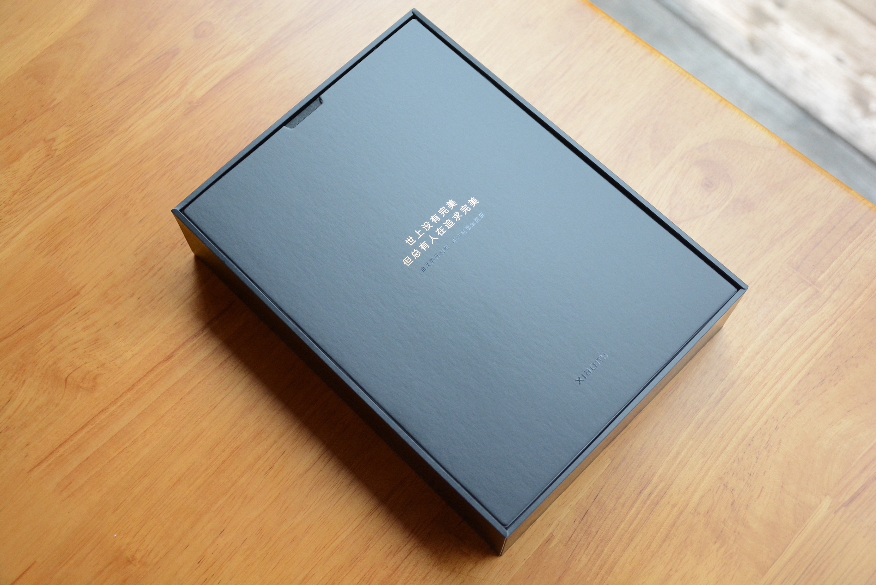 小米MIX4应该买陶瓷白?体验一天后才发现黑色才是真香