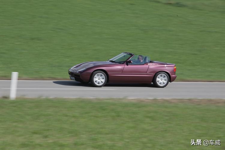 向下开的车门,向上开启的车门