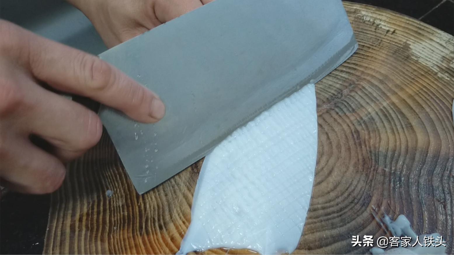 鱿鱼怎么切才好看视频,鱿鱼怎么切才不会卷起来