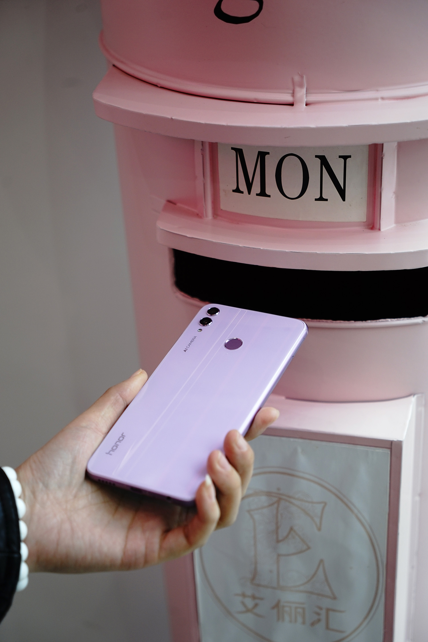 荣耀8x梦幻紫男生用,荣耀8x刚出有什么颜色