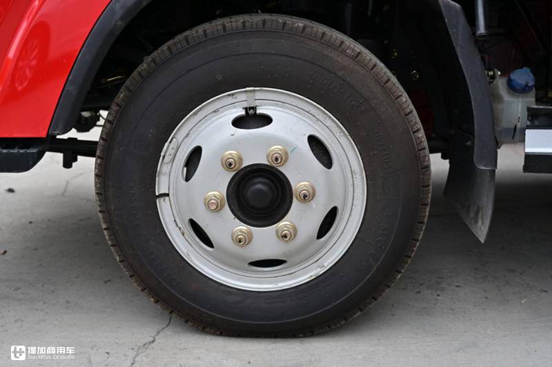 微卡车身轻卡的载重，窄体驾驶室内外都是亮点，这辆解放轻卡火了