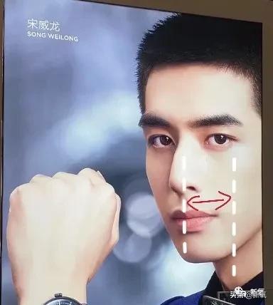 1米8大长腿，抿嘴笑爆红被吹顶级神颜，没想到竟然是照骗...