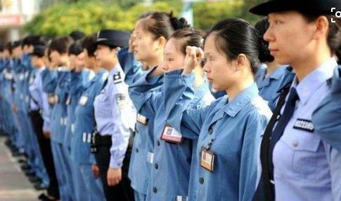 如果女死刑犯在行刑前发现怀了身孕，会被如何处理？